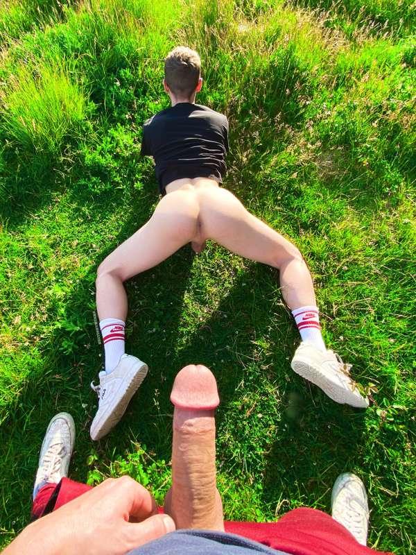 HELLLPPPP I FELL OVER AND A GIANT MUSHROOM PLUNGER APPEARED ..