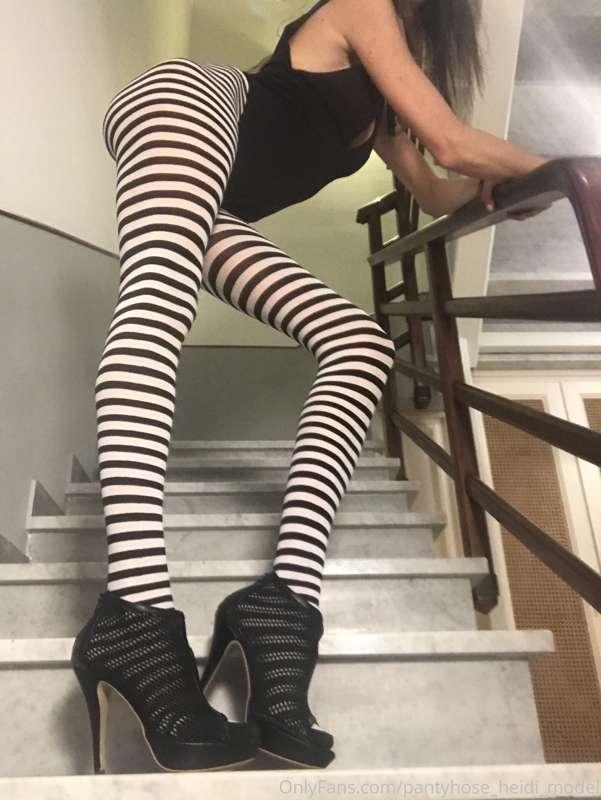 Let’s see if I can hypnotise you ... look 👀 at the lines 😈😜💋