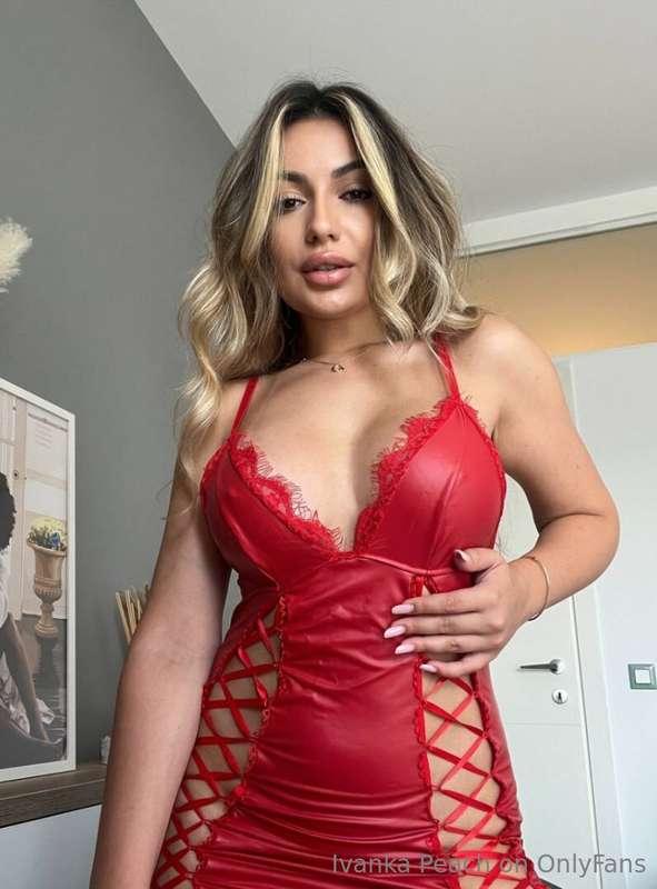 I Bet You Haven't Seen A Beauty Like Her Get This Naughty 👅 ..