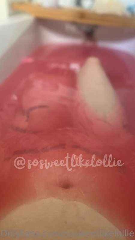 Splish Splash in the bright pink Bath 🛁
Sweet Pudding Bath B..