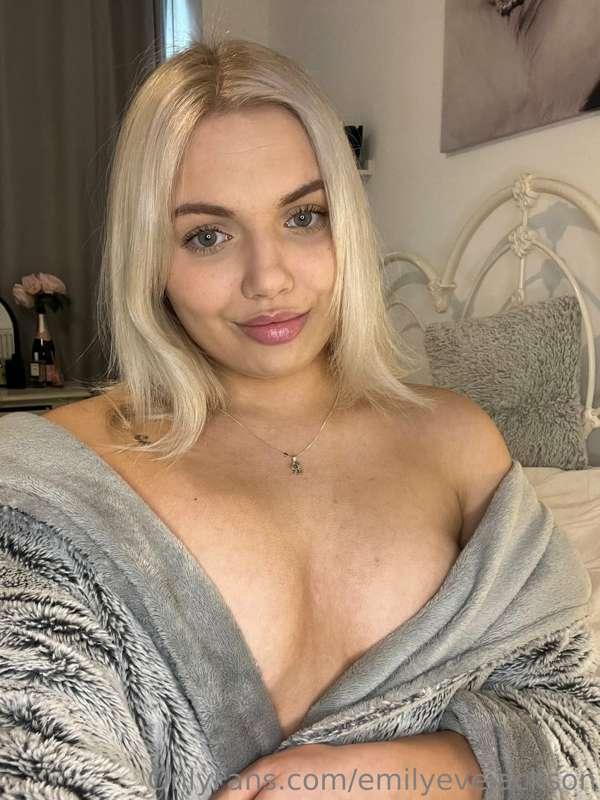 I need a real man to fuck me! Any volunteers?