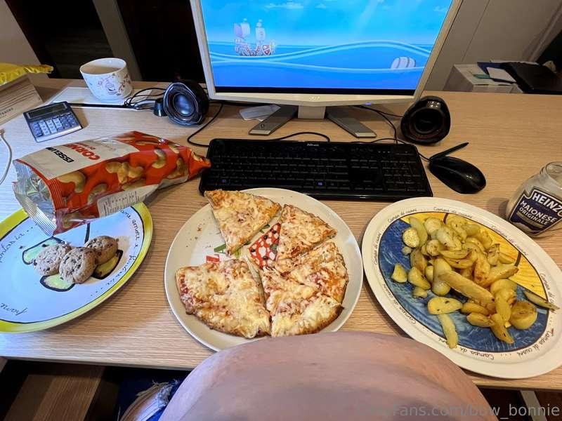 My view when gaming🥵🥵🥵