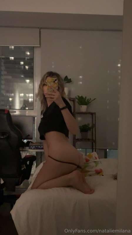 Which side do you prefer, left or right?🙈