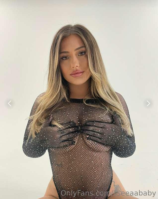 Sexy with a twist😝