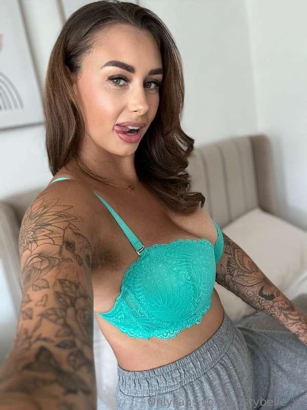Big tits ready to be played with 😉