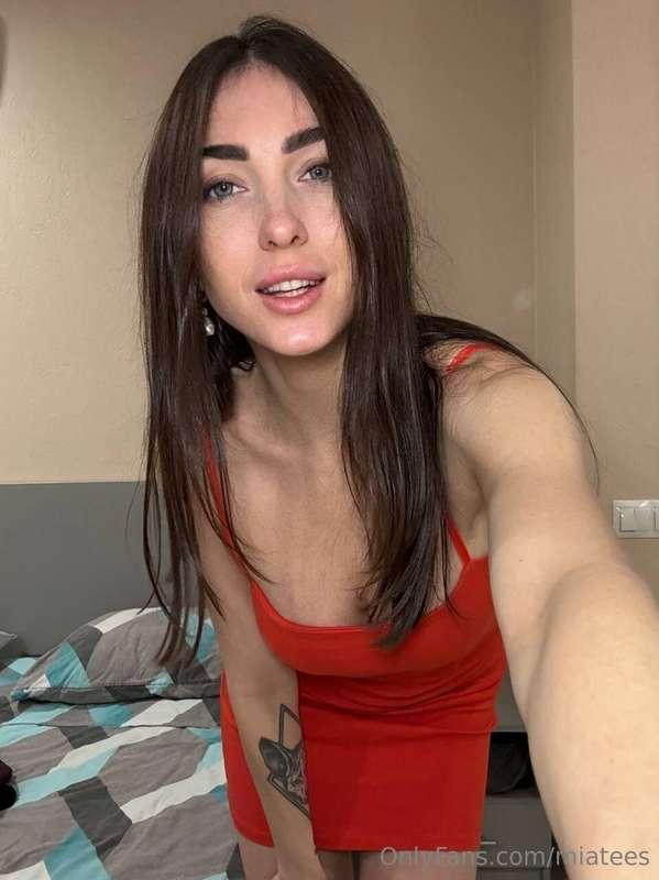 Can I be your girlfriend tonight😘