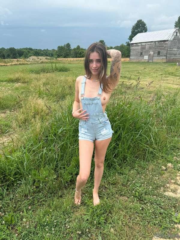 Slutty little farm girl 🙈