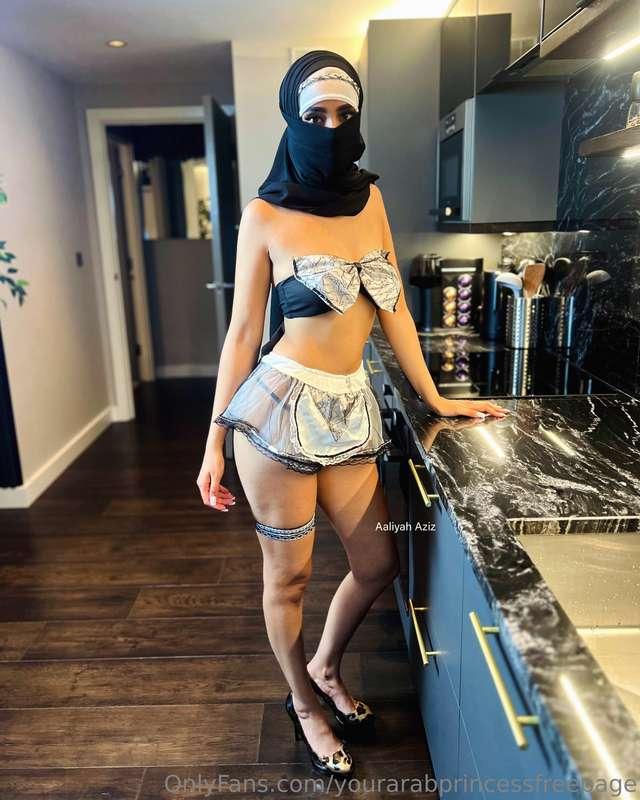 Unlock to see the explicit version!😈💦 Slutty Maid🥵