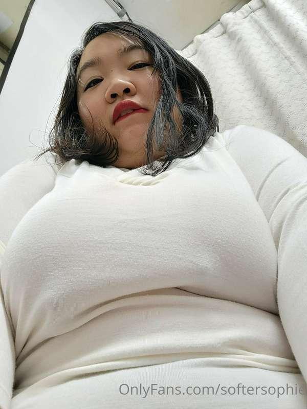 Bite my hard horny nipples through this top 😜😝👅 peep my mess..