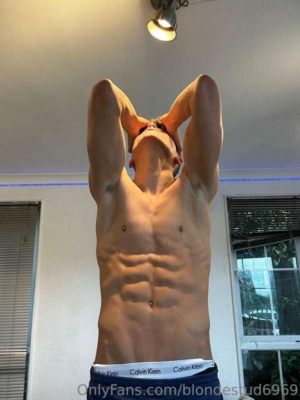 Just made the best throat fucking video ever😋 tip me $40 to ..