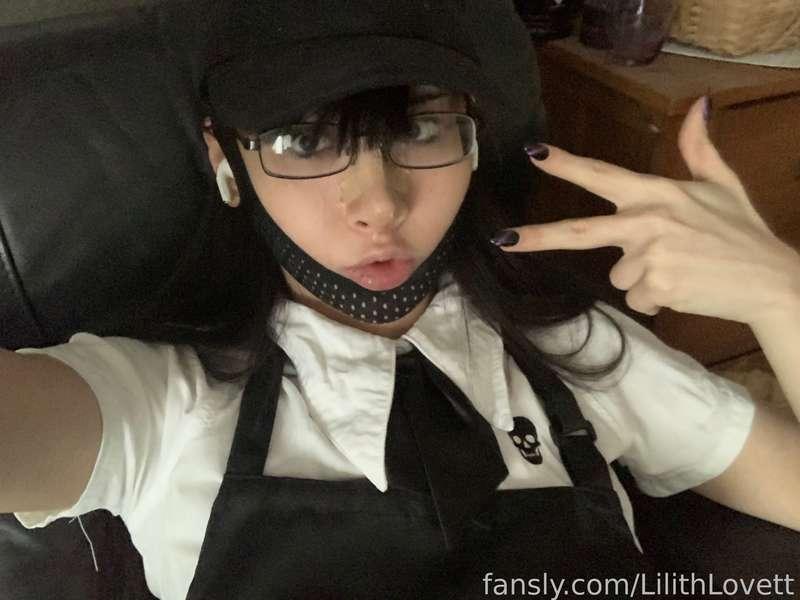 What’s this? A goth barista? What is she doing? Serving up a drink the old fashioned way perhaps?

#LilithLovett #trans #ts #transsexual #barista #apron #glasses #skirt #stockings #erect #cock #gock #girlcock #uncut #noncut #uncircumcised masturbation #video #clip #goth #emo