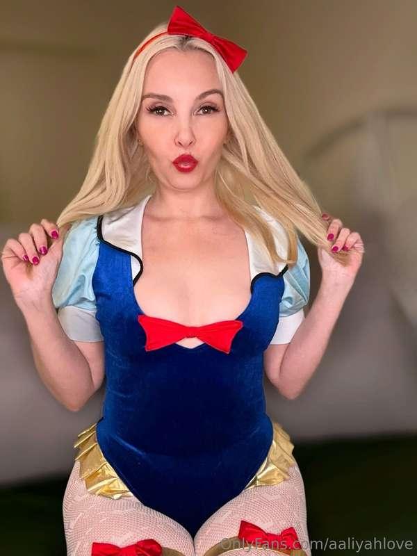 Want to see the full photoset from last night? 👑 Tip $10 on ..