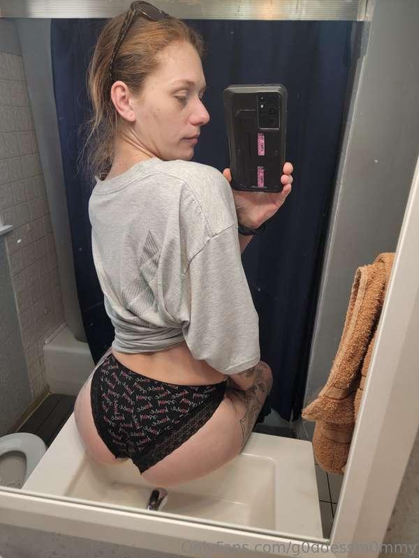g0ddessm0mmy image #1