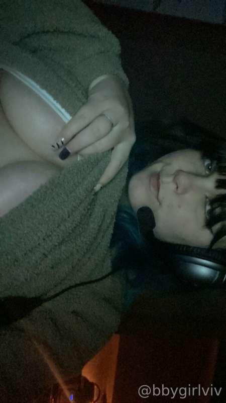 Tip me so I can get v bucks on fortnite! Also hmu if u wanna..