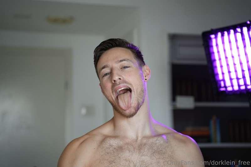 Dare for a lick? How long’ll you survive? 😜💥