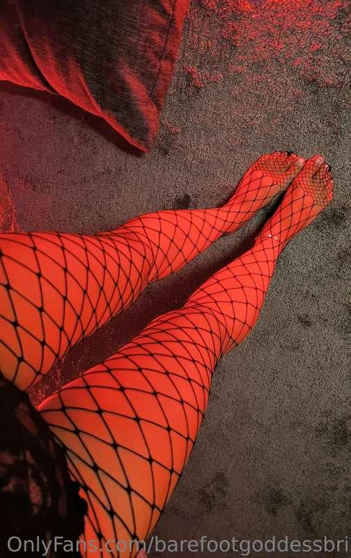 And again fishnet legs hehe....😏
