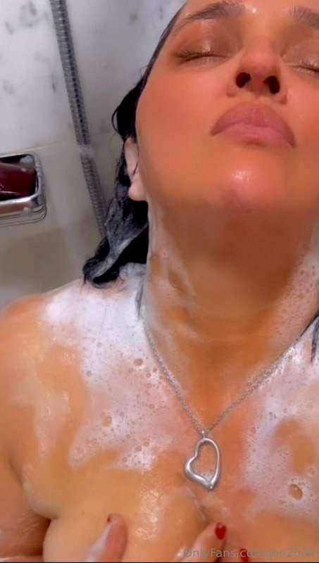 Sotto la doccia , immagina che goduria 💦💦💦