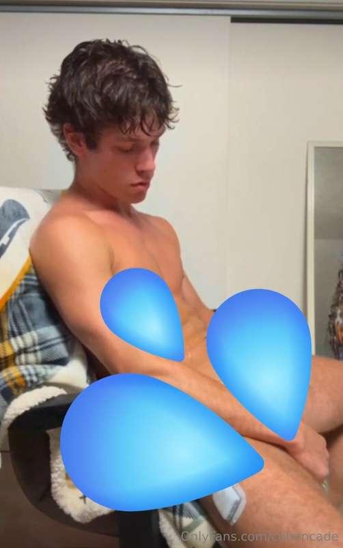 Hot cum shot 😈😈😈💦💦💦 your favorite college bro needed a relea..