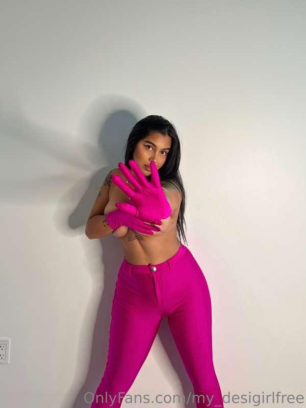 @my_desigirl’s pussy is pink like this💕💞💓