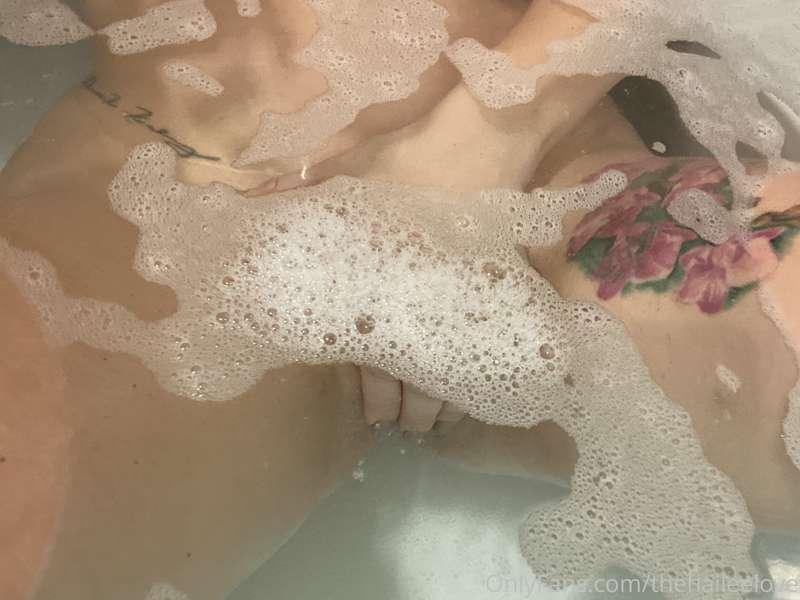 Who wants to SEXT with me? I am in the bathtub and super hor..