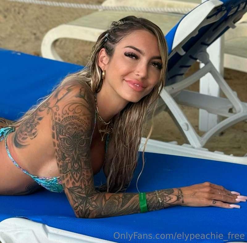 **Abonne toi à mon onlyfans VIP 🤤 j'ai plus de 700 médias su..