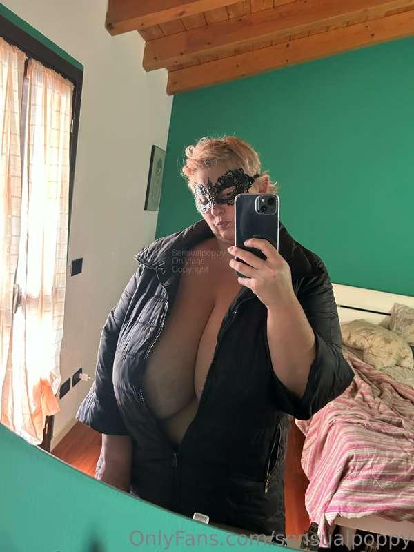 sensualpoppy image #0