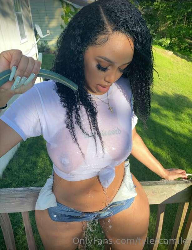 Let's get naughty outdoors! 💦