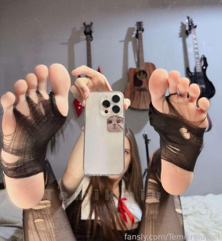 temikmiufeet image #3