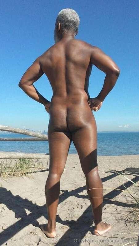 Happy Hump Day!#musculardaddy #gay #gaycruising #gaybeard #b..