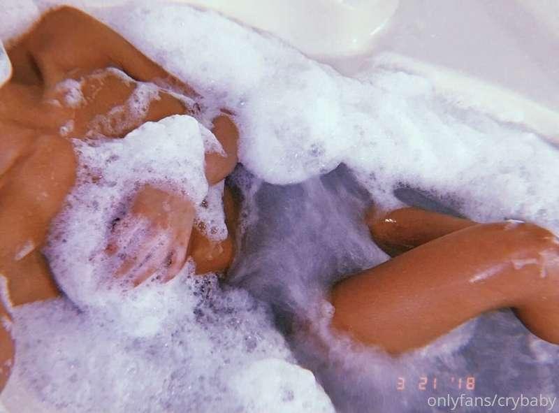 slippery when wet🤫