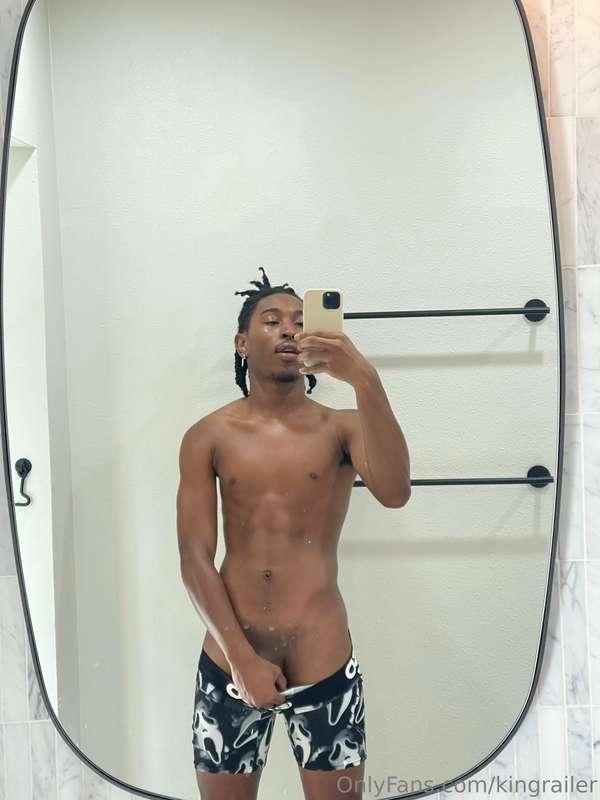 Look up at me while you suck it 🍆