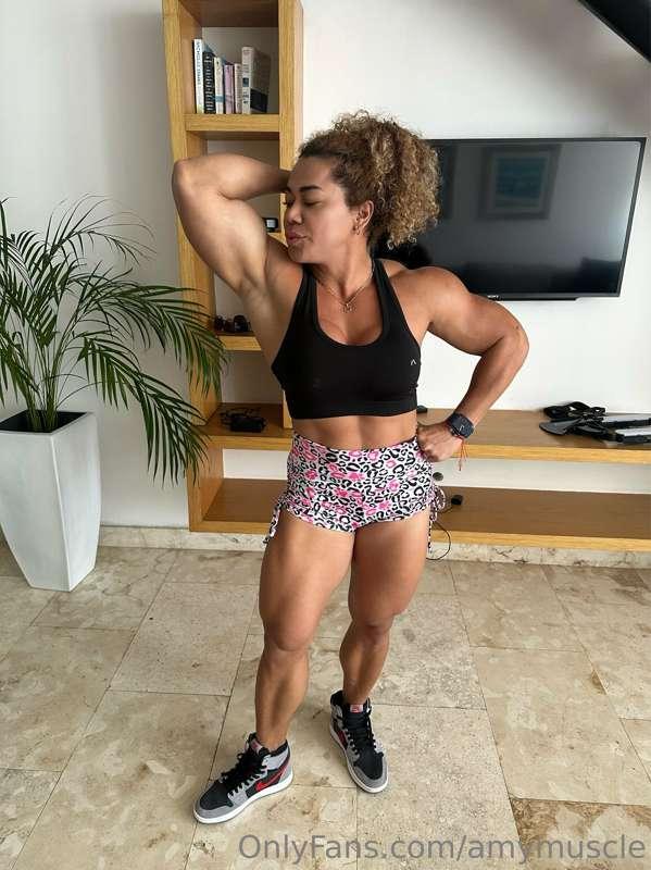 Pre gym random pics for you