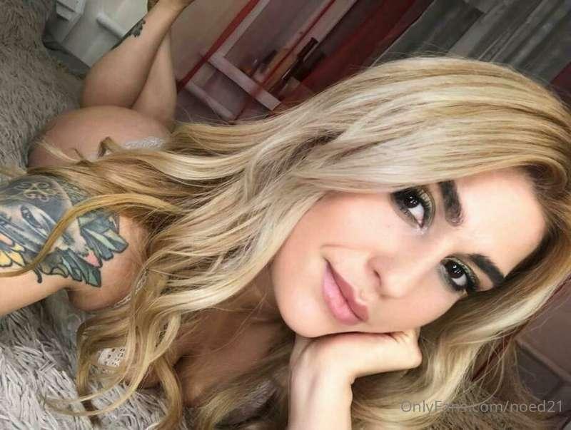 @ameliafoxxx22 just came from the college and wants to play ..