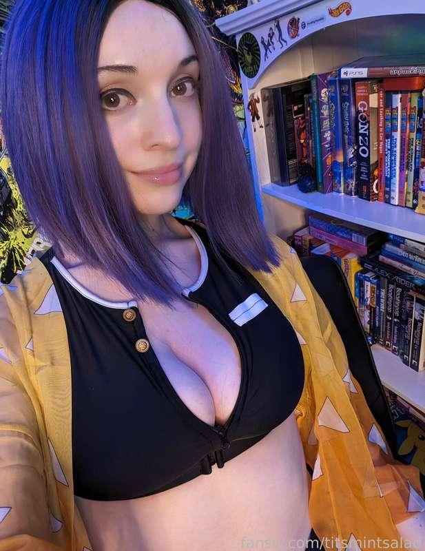 Heyya! I was feeling pretty sick today but I'm starting to feel a little better, imma be posting a streaming schedule in the AM, hope you are doing well! Full sets coming in the AM

#fyp #tits #cleavage #bikini #swimsuit #wig #tummy #boobs #cosplay #titsmintsalad