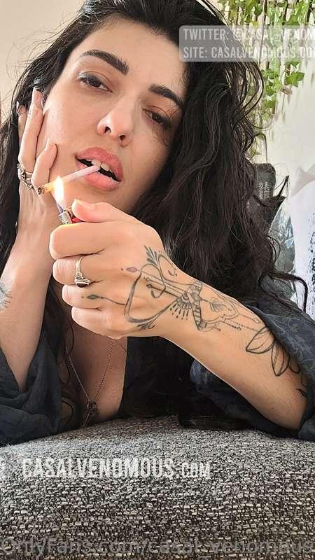 High socks 🧦 and smoking 🚬 hot MILF for your satisfaction.
W..
