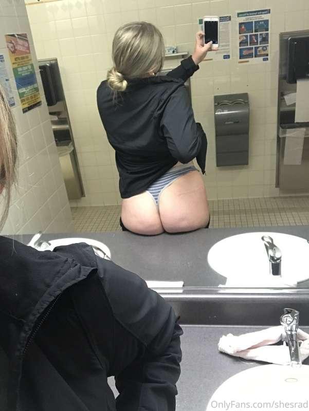 Find me in the ladies room and prop me on the counter daddy ..