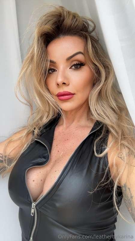 What are you up to?? Message me? 😈💦