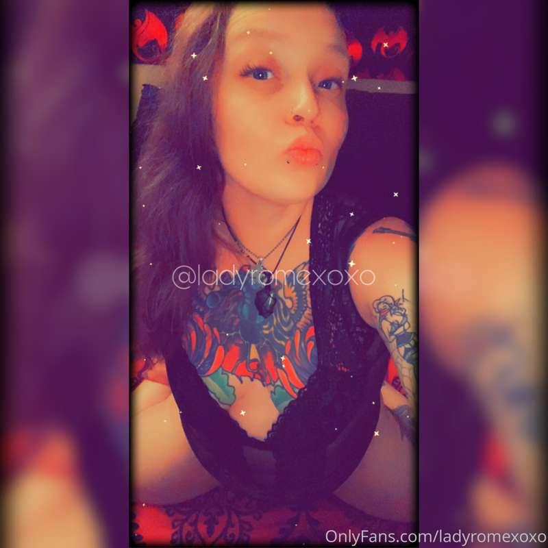 Pics for my Alpha. For your gooning pleasure only. Loser.