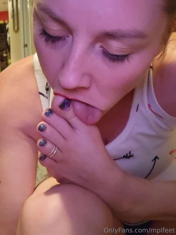 Worship at it's finest 😘👣