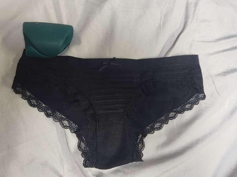 This stream post panties pictures can't tell how wet I was because black lace lol ❤️