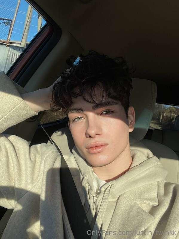 justin_twinkk image #2