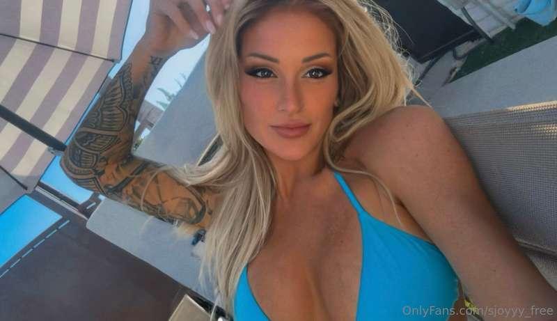 Currently accepting compliments.