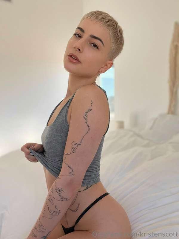 Fuck me eyes… or worship Me eyes? 💋