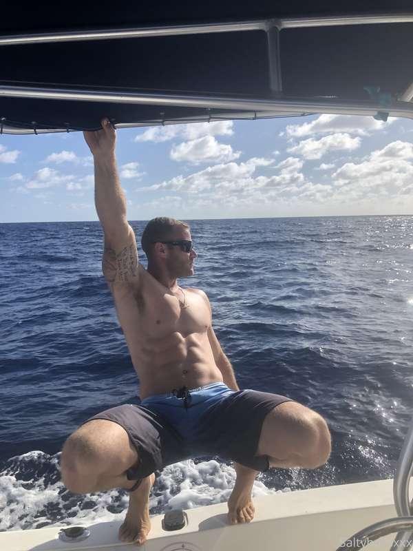 Just got back to land. Dead ocean today. No fish, no birds, ..