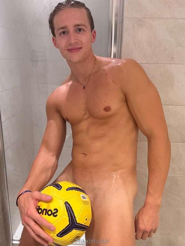 I will hold your head and fuck your mouth😜