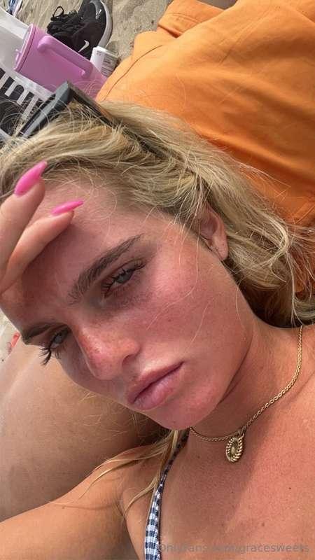 Who wants a steamy beach video in their DMs? 😈📩