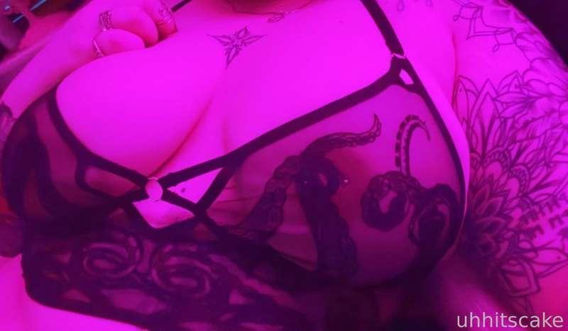 uhhitscake image #19