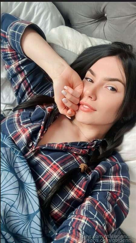 🫦Hot brunette @goldenna loves videocall 🍌💦

🍭Custom photos a..