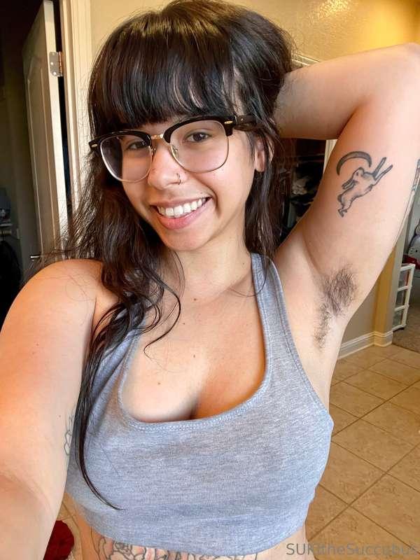 Hairy pits and pussy just for you 🥰 I smell so good!