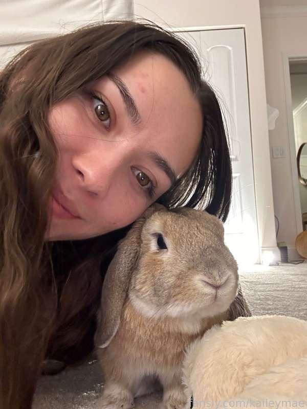 Happy #MochiMonday 🐰💞

we hope you had a fun weekend with the holiday! i know Mochi got soooo wild hehe what about you?

#cute #bunny #selfie